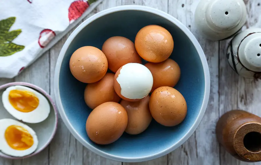 boil eggs in a rice cooker 